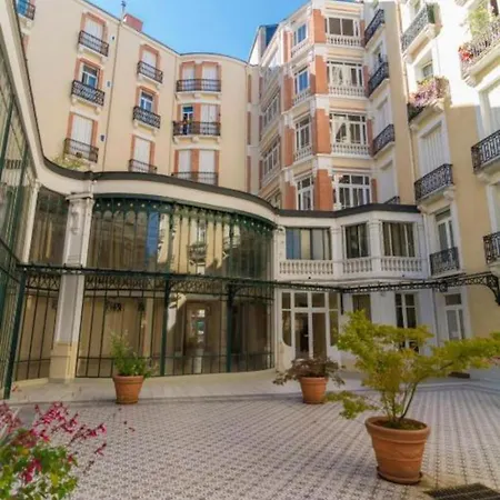 Appartement L'international 122 - Hypercentre - Proche Parc & Thermes *